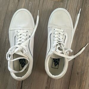 Vans 8 Women’s White Sneakers